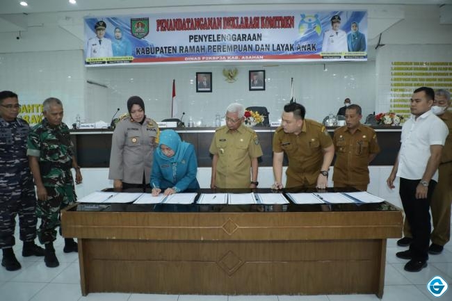 Penandatangan Deklarasi Komitmen Penyelenggaraan Kabupaten Ramah Perempuan dan Layak Anak.