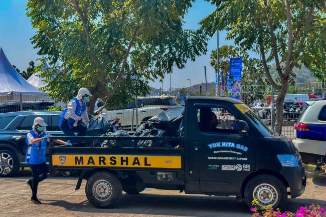 Garda Kebersihan MotoGP Mandalika: Cerita Volunteer Lokal Menjaga Kebersihan Area