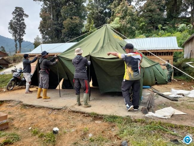 Personil Kodim Batang Siapkan Tenda TMMD Reguler 112 Desa Gerlang