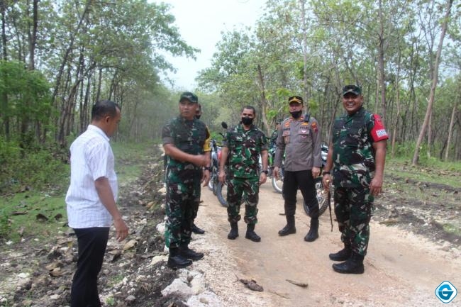 Irdam IV/Diponegoro Tinjau Pelaksanaan TMMD Reg Ke-113 Kodim 0721/Blora