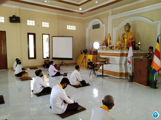 Umat Buddha Gelar Doa Bersama di Ganjar Kecamatan Lembar