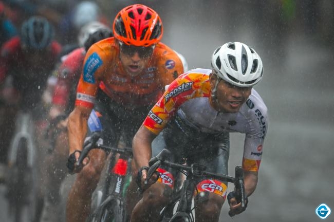 Guyuran Hujan Deras Pada Etape 3 Jadi Tantangan tersendiri Bagi Peserta Tour De Banyuwangi Ijen 2025 