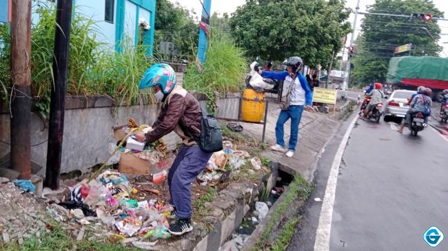 Warga Mengeluh, Tumpukan Sampah Bau Tak Sedap Di Kota Kendal