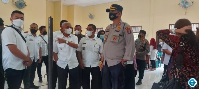 Bupati dan Kapolres  Asahan Tinjau Pelaksanaan Vaksinasi Massal di Kecamatan Aek Songsongan Kabupaten Asahan