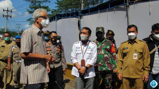 Ganjar Pranowo Kunjungi Vaksinasi Di PT Lohjinawi Batang