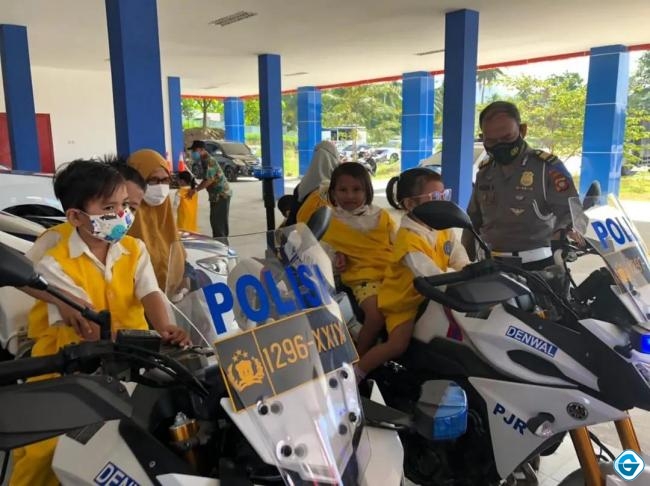 Polisi Sahabat Anak, Dit Lantas Polda Gorontalo Kenalkan Pentingnya Tertib Berlalu Lintas Sejak Dini 