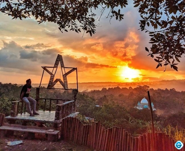 Berburu Sunset di Bukit Mangga