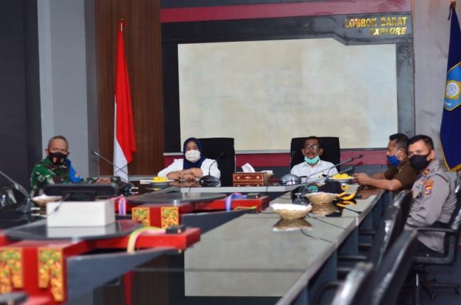 Wabup Lombok Barat Vicon Dengan 7 Menteri, Panglima TNI dan Kapolri Terkait UU Cipta Kerja