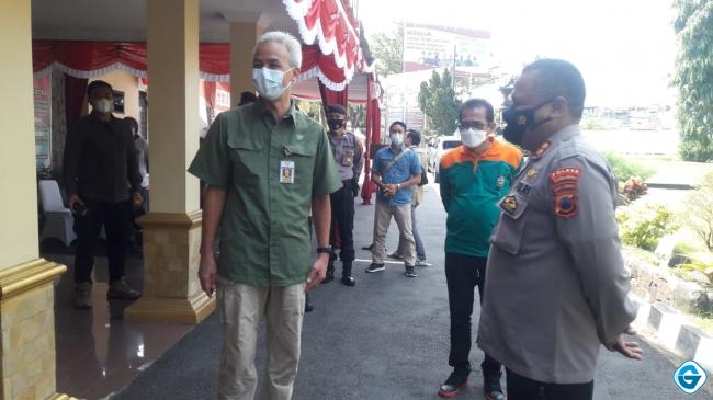 Gubernur Jateng Tinjau Vaksinasi Merdeka Candi di Polres Purbalingga