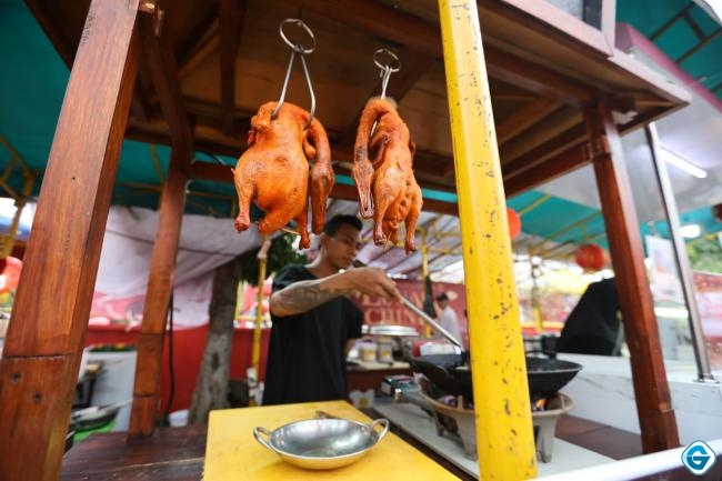 Menikmati Cita Rasa Turun Temurun Kuliner Tionghoa di Festival Pecinan Banyuwangi