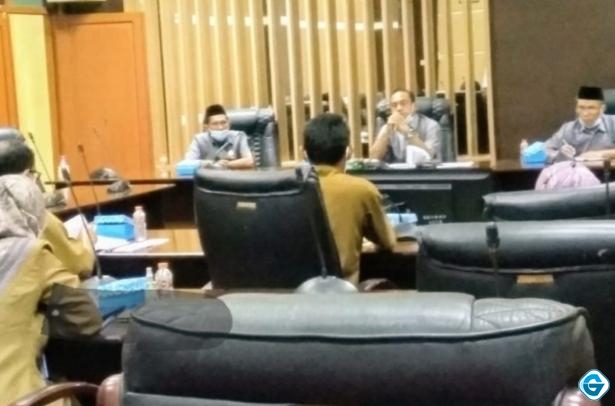 Gelar Rapat, Komisi I DPRD Tanbu Soroti Pengerjaan Bangunan Puskesmas Karang Bintang yang Tak Kunjung Selesai