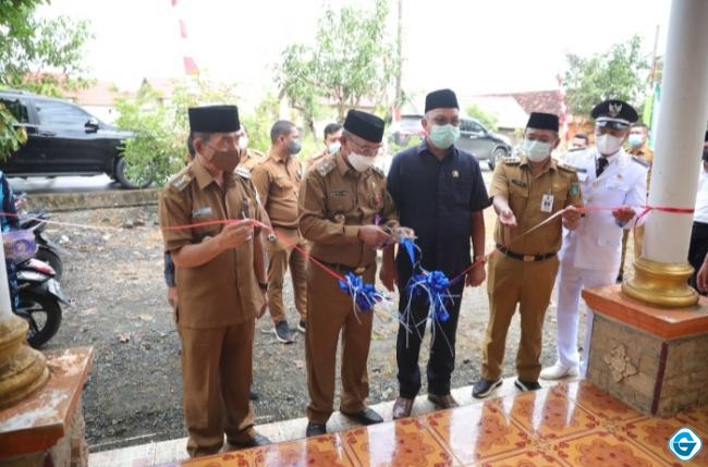 Ketua DPRD Tanbu Hadiri Pelantikan Pjs Kades Plajau Mulia
