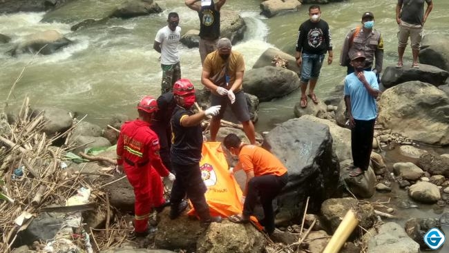 Mayat Perempuan Yang Ditemukan Di Sungai Bolong Tegalrejo, Diduga Korban Pembunuhan