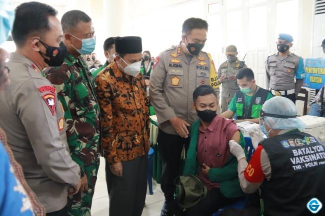Vaksinasi Polda NTB Goes to Campus Disambut Antusias Mahasiswa