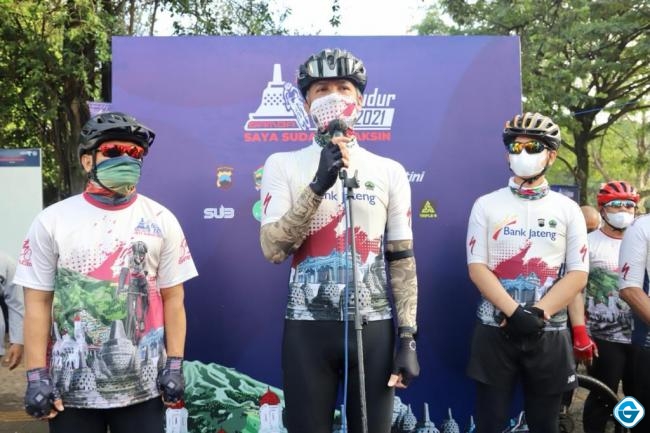 Kapolda Jateng Kibarkan Bendera Start Tour de Borobudur di Surakarta.