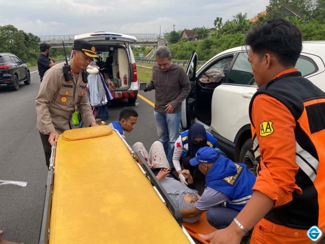 Kapolres Bantu Evakuasi Laka Lantas di Tol Karanganyar