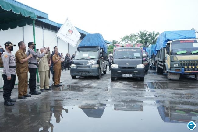 Bupati Asahan Lepas Logistik Pilkades Serentak bergelombang Kabupaten Asahan Tahun 2022