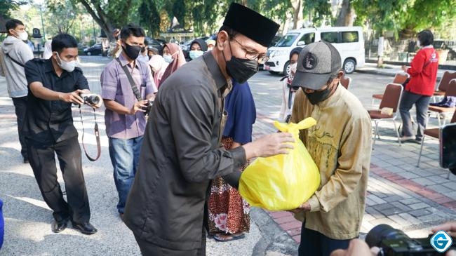 Penyerahan Bantuan Sosial PPKM Darurat Kota Mataram