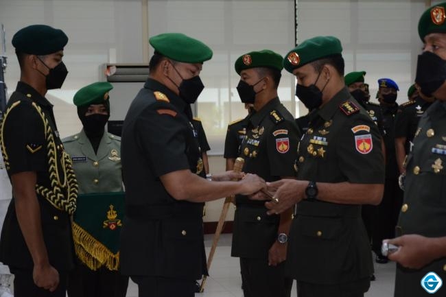Pangdam IV/Diponegoro Mayjen TNI Widi Prasetijono Pimpin Sertijab Komandan Korem 073/Makutarama 