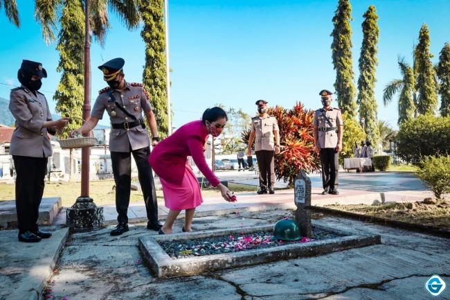 Kapolres Semarang AKBP Yovan Fatika Pimpin Ziarah dan Tabur Bunga Rangkaian HUT Bhayangkara ke 76