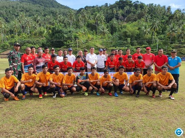 Buka Turnamen Desa Tanjung Batang, Bupati  : Junjung Tinggi Sportifitas