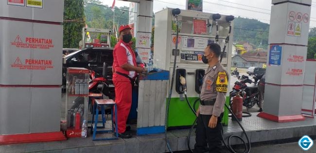 Terkait rencana kenaikan harga BBM, Jajaran Polres Semarang patroli di SPBU.