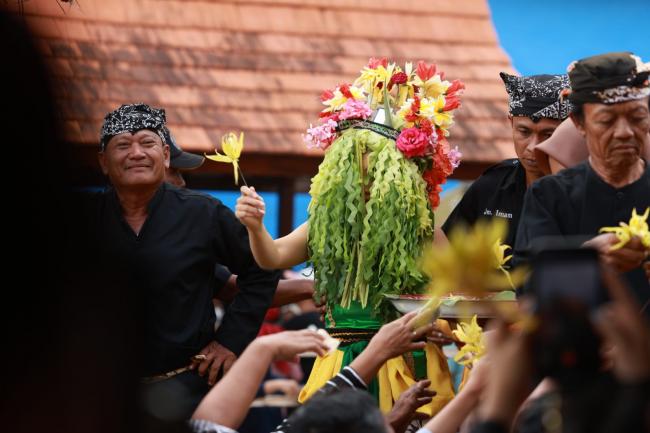 Ritual ‘Seblang Olehsari’ Ramai Dipadati Pengunjung