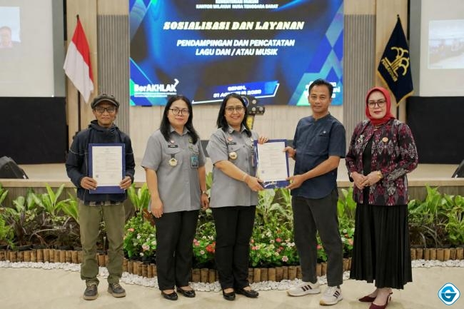 Kemenkum NTB Dorong Pencipta Musik Catatkan Karya, Dua Sertifikat Hak Cipta Diserahkan