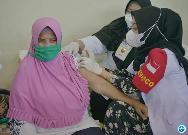Warga Asahan Ikuti Serbuan Vaksinasi Nasional TNI-POLRI