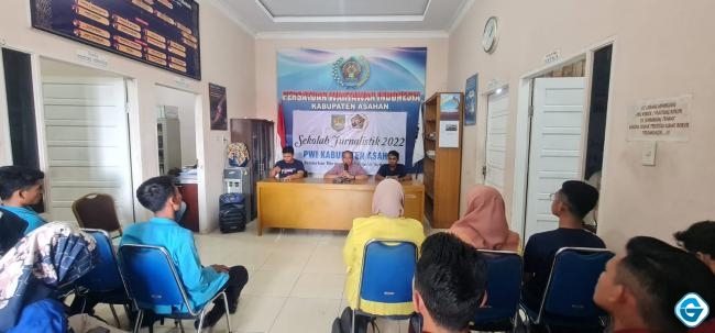 Kadis Kominfo Tutup Sekolah Jurnalistik PWI Kabupaten Asahan tahun 2022