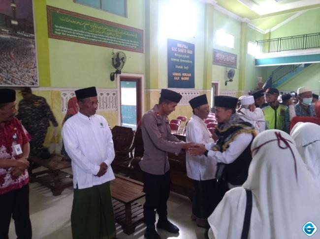 Polres Semarang lakukan pengamanan kepulangan Jamaah Haji Kab. Semarang. 