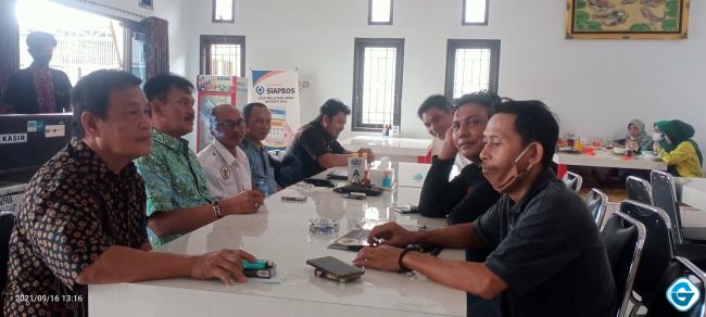 Silaturahmi dengan Para Jurnalis di Salah Satu Rumah Makan, Ini Kata Direktur PT BJU Tanah Bumbu