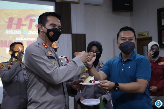 Tumpengan dan Kue tart lengkapi Peringatan Hari Pers Nasional di Polres Semarang