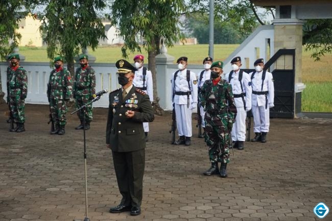 Dandim Pimpin Ziarah Rombongan Dan Tabur Bungga Dalam HUT TNI Ke 77