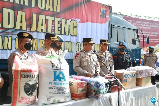 Peduli Korban Gempa Cianjur. Polda Jateng Berangkatkan Truk Berisi Bantuan Logistik