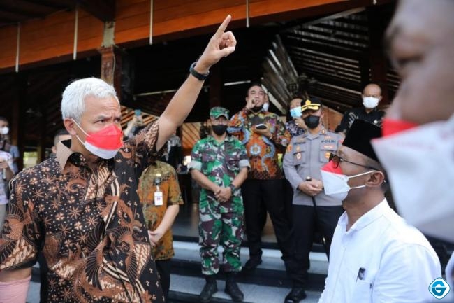 Gubernur Ganjar Pranowo Minta Para Pejabat Pemkab Banjarnegara Membuka Kanal Pengaduan Di Medsos
