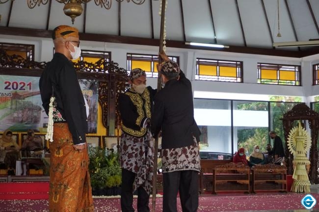 Lestarikan Budaya Para Leluhur, HUT Kabupaten Batang Ke- 55 Gelar Kirab Pusaka Tombak Abirawa