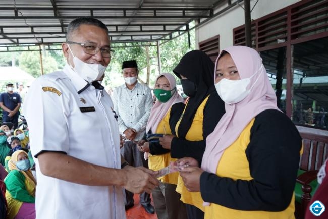 Baznas Kabupaten Asahan Salurkan Bantuan Kepada Petugas Kebersihan Dinas Lingkungan Hidup Kabupaten Asahan