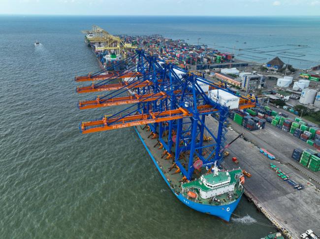 Pelindo Tambah Empat Quay Container Crane di Terminal Peti Kemas Semarang