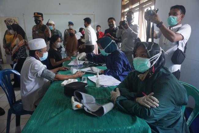 Bupati Fauzan Khalid Minta Jatah Vaksin Lombok Barat Ditambah