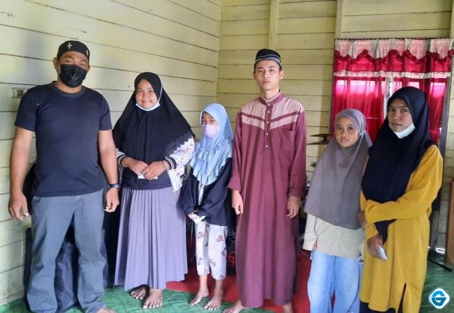 H Novry Ompusunggu Santuni 35 Anak Yatim di Desa Menunggal Karang Bintang, Ini Kata Alminadin