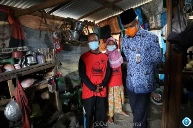 Kunjungi Warga Grobogan Rumahnya Terendam Banjir, Ganjar Beri Bantuan RTLH