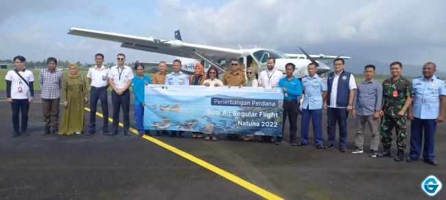 Bupati dan Wakil Bupati Natuna Saksikan Penerbangan Perdana Susi Air 