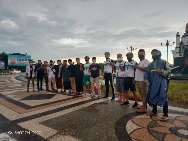 Berbagi Takjil, Laskar NTB DPD Lombok Barat Tingkatkan Kepedulian Sosial