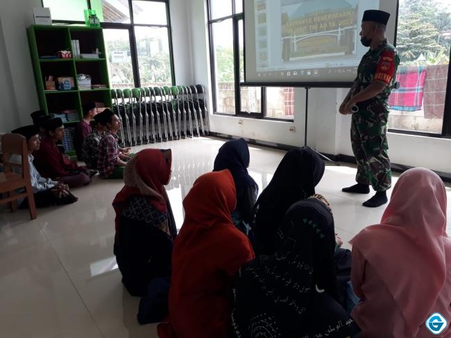 Babinsa Sosialisasikan Calon penerimaan TNI AD Khusus Para Santri
