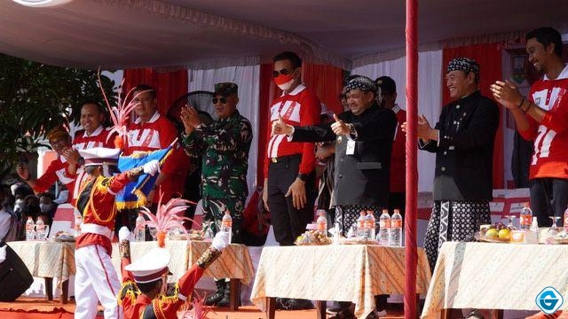 Kapolres Semarang hadiri Pawai Pembangunan Rangkaian HUT Republik Indonesia ke 77.