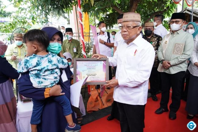 Pangdam XIII/Merdeka Dan Danrem 133/NW Dampingi Kegiatan Wapres RI Melaksanakan Peninjauan Progess Penanganan Stunting Di Posyandu Kayubulan