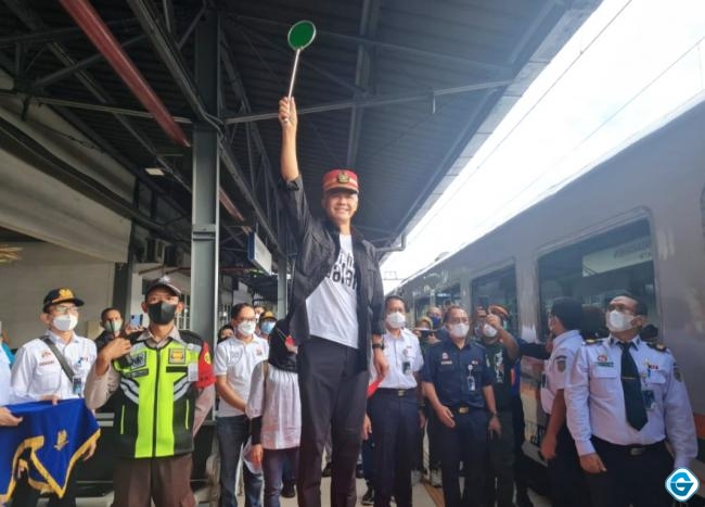 Gubernur Ganjar Pranowo Melepas Mudik Gratis Via Kereta Api Dari Stasiun Pasar Senen
