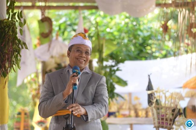 Gubernur NTB Hadiri Upacara Karya Ngenteng Linggih dan Pujawali di Banjar Pengendan