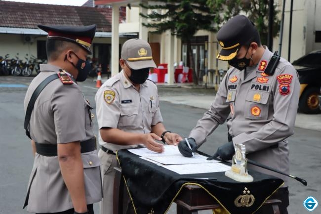 Kapolres Semarang Pimpin Serah Terima Kasat Lantas